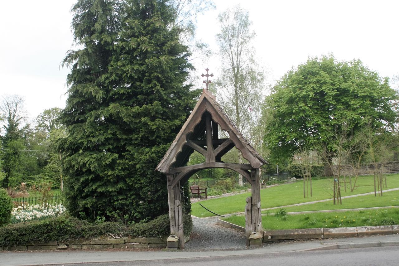 Ye Olde Boote Inn Oswestry Exterior foto